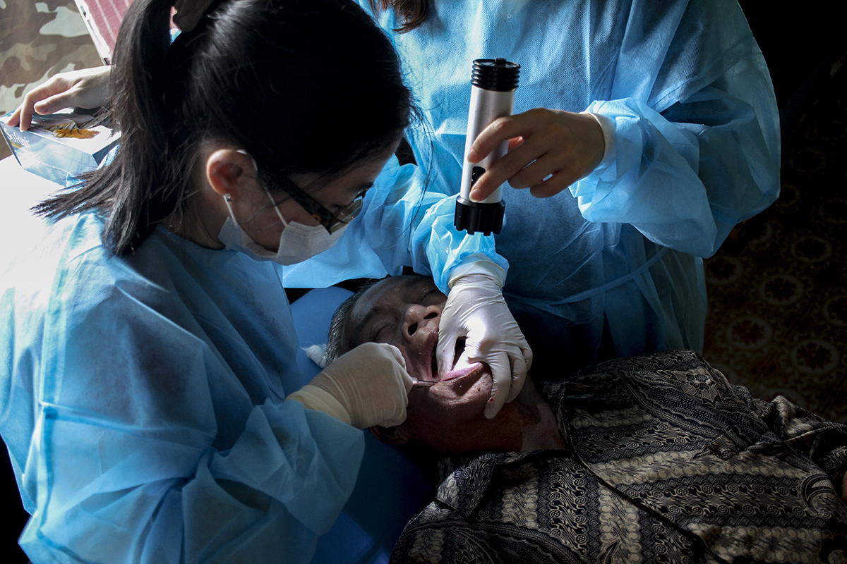 Dentistry graduates are required under the Amendment of Dental Act 1971 to undergo a one-year mandatory service in the Ministry of Health (MOH) or in an institution approved by the ministry. – The Malaysian Insider pic by Seth Akmal, February 18, 2016.
