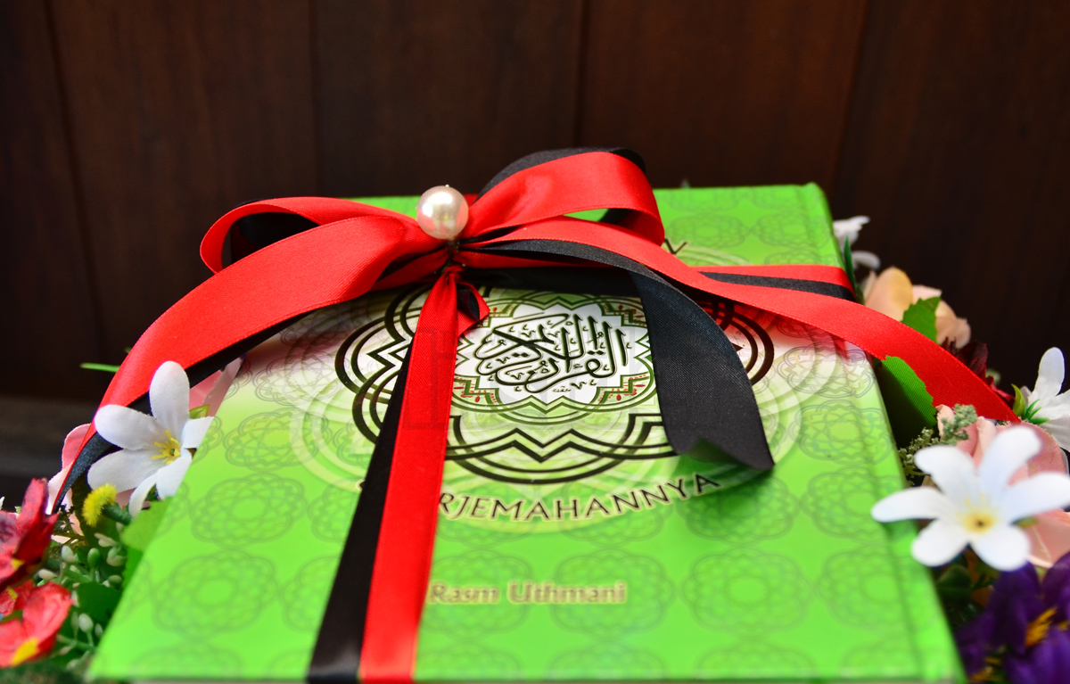 A copy of the Quran traditionally exchanged as gifts in Malay-Muslim weddings. Jakim today launched a new module to tackle the high divorce rate among Muslims in the country. – The Malaysian Insider file pic, March 3, 2016.