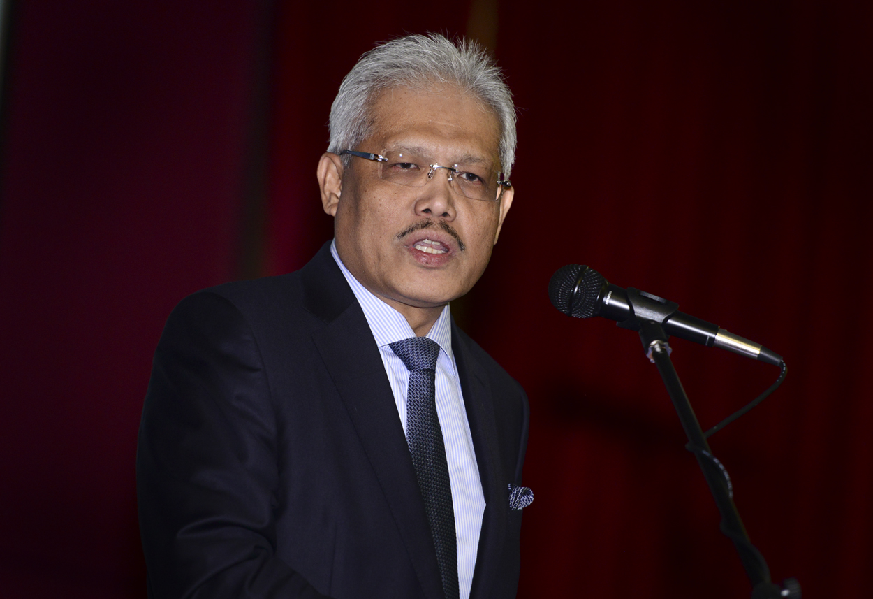 Domestic Trade, Cooperatives and Consumerism Minister Datuk Seri Hamzah Zainuddin says he is confident the current system is adequate enough to handle offences relating to GST, though the ministry will consider setting up the consumer court if the need arises. – The Malaysian Insider file pic, March 10, 2016.