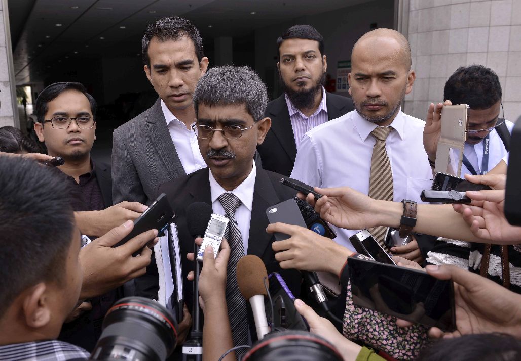 Lawyer Haniff Khatri Abdulla (centre) with other members of the legal team which advised former prime minister Tun Dr Mahathir Mohamad during questioning by police today. – The Malaysian Insider pic by Afif Abd Halim, November 6, 2015.