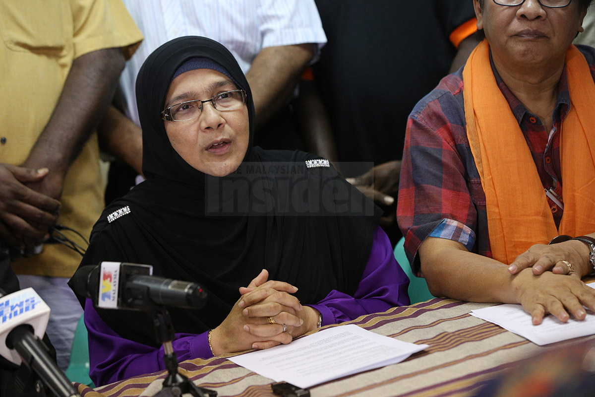 Ahli Parlimen Kota Raja Dr Siti Mariah Mahmud hari ini mengumumkan keputusan beliau meletakkan jawatan di PAS. – Gambar The Malaysian Insider oleh Kamal Ariffin, 19 Ogos, 2015.