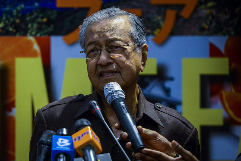 Adakan referendum tentang Najib, kata Dr Mahathir