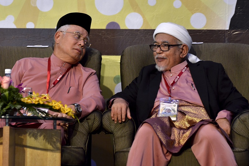 PAS president Datuk Seri Abdul Hadi Awang will reportedly support moves to oust Prime Minister Datuk Seri Najib Razak but wants the matter brought to Parliament first. – The Malaysian Insider file pic, March 10, 2016.