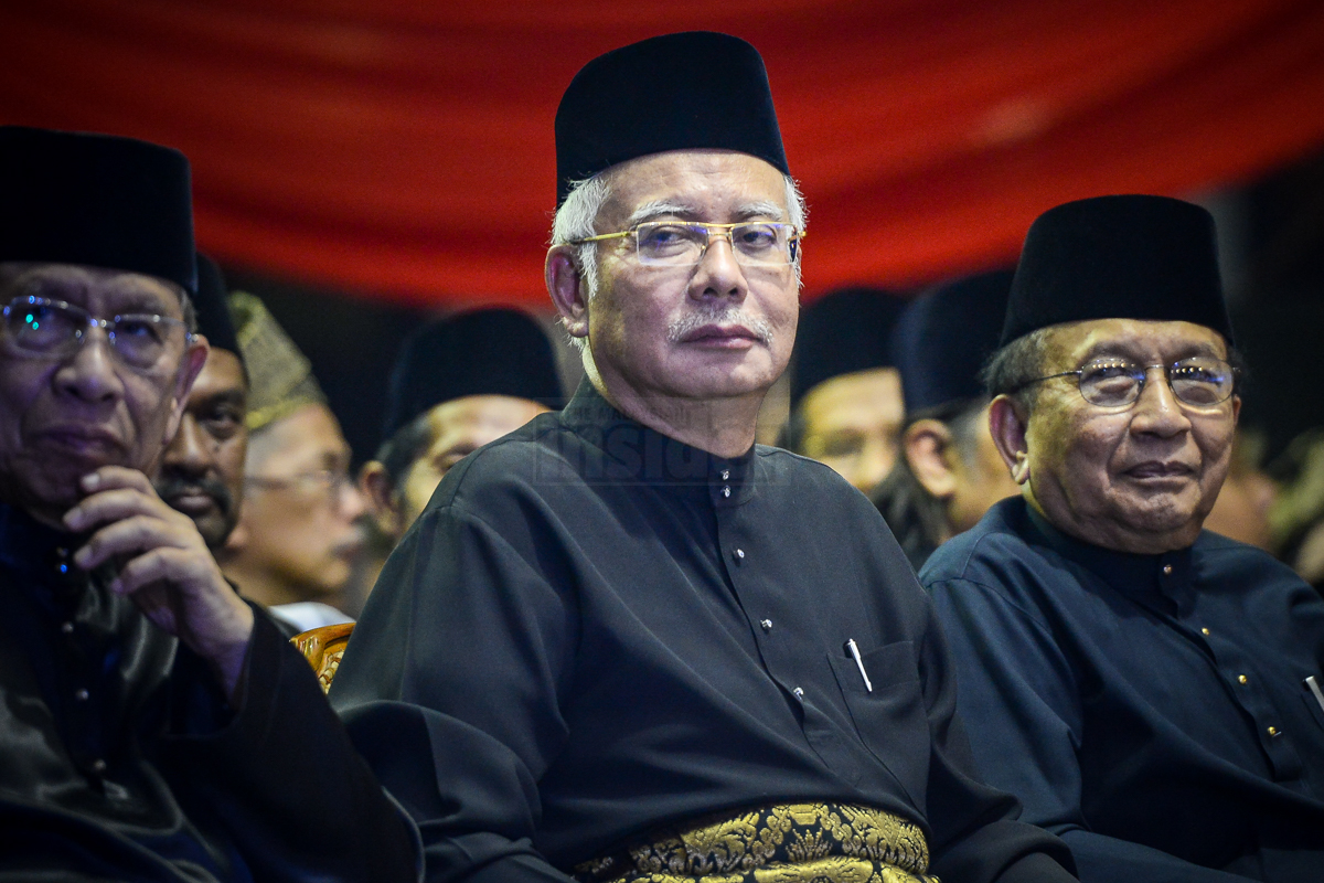 Prime Minister Datuk Seri Najib Razak (centre) seen at the National Silat Federation Silat Assembly at Dataran Merdeka in Kuala Lumpur yesterday. – The Malaysian Insider pic by Afif Abd Halim, September 19, 2015. 