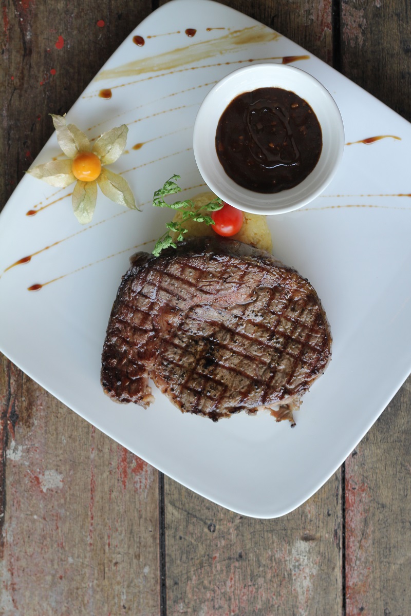 A juicy, succulent beef steak can be easily recreated in your home with this simple recipe.