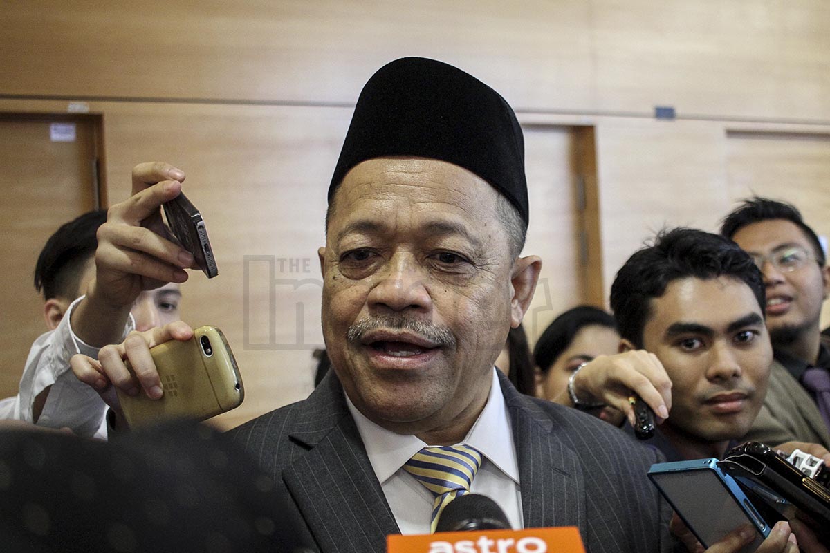 Menteri di Jabatan Perdana Menteri Datuk Seri Shahidan Kassim. Umno menolak pakatan di antara Tun Dr Mahathir Mohamad dan pembangkang bagi menjatuhkan perdana menteri. – Gambar fail The Malaysian Insider, 14 Mac, 2016.