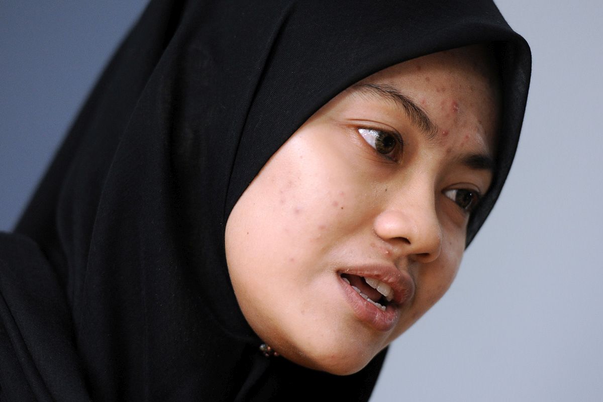 Siti Azzahra Abd Razly, yang menjadi terkenal dengan video 'Saya Zahra' berkata hanya berseloroh ketika bercakap mahu berkahwin lelaki kaya dalam klip video berkenaan. – Gambar The Malaysian Insider oleh Najjua Zulkefli, 21 Julai, 2015.