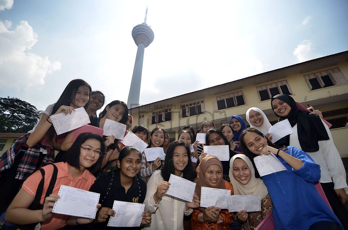 Students at a school in Kuala Lumpur showing their SPM result slips. Putrajaya says urban schools are better prepared in English, but thinks making the subject a compulsory pass is unfair to rural students. – The Malaysian Insider file pic, August 27, 2015.