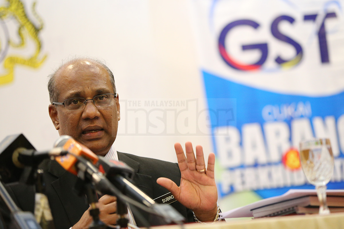 Timbalan Pengarah Jabatan Kastam Datuk Subromaniam Tholasy berkata tahun depan, GST dijangka menyumbang RM39 bilion kepada kerajaan. – Gambar fail The Malaysian Insider, 14 Mac, 2016.