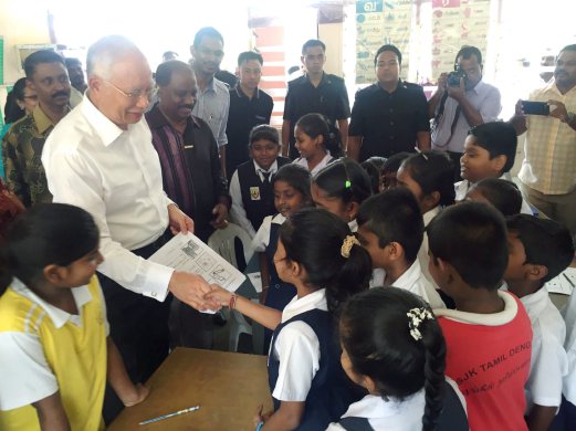 Perdana Menteri Datuk Seri Najib Razak melawat SJKT Dengkil pada Oktober lalu. 