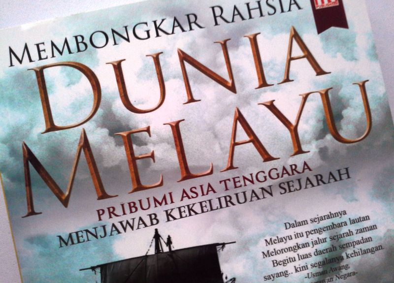 Buku ini menimbulkan sedikit kontroversi apabila beberapa halaman tersebar menerusi media sosial. – Gambar The Malaysian Insider, 15 Februari, 2015. 
