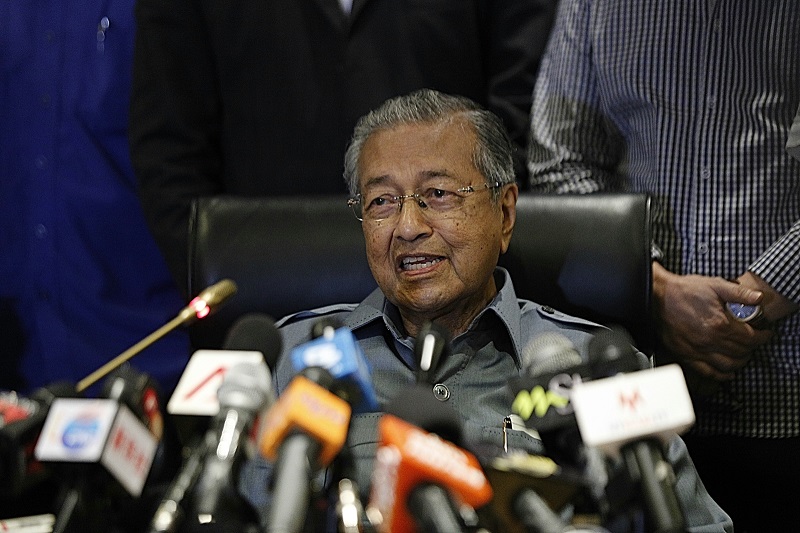 Tun Dr Mahathir Mohamad berkata, tindakan mendesak Datuk Seri Najib Razak melepaskan jawatan perdana menteri adalah sah mengikut undang-undang. – Gambar fail The Malaysian Insider, 14 Mac, 2016.