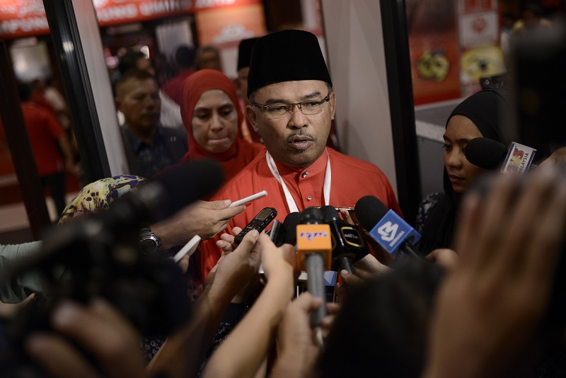 Tinggalkan Umno jika Anda meragukan pemimpin saat ini, kata Idris Haron