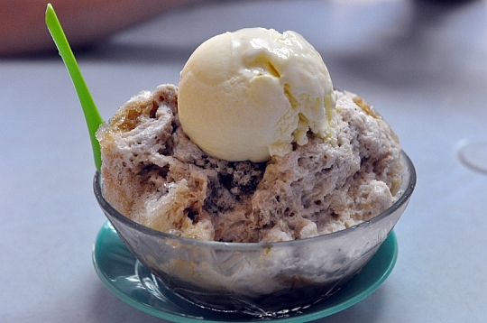 Never say ‘no’ to a scoop of ice-cream. – Pic courtesy of Hungry Go Where, August 22, 2014.