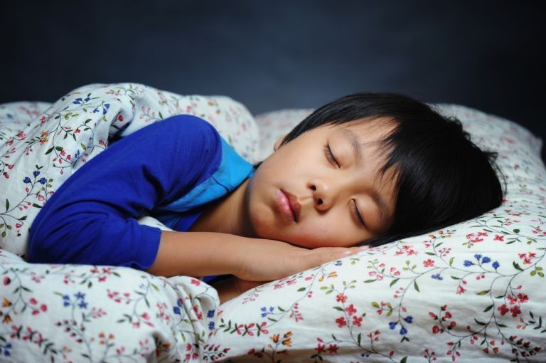 Atur pola tidur anak pada usia lima tahun untuk kinerja sekolah yang lebih baik