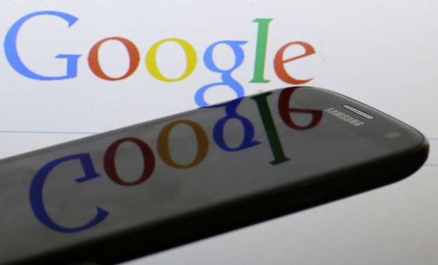 Google mempercepat berita ke smartphone, menantang Facebook
