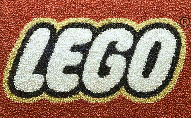 Lego menempel pada batu bata, terlepas dari aplikasi, game, dan film