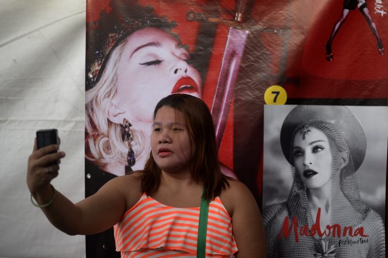 Filipina ingin melarang Madonna setelah kehebohan bendera