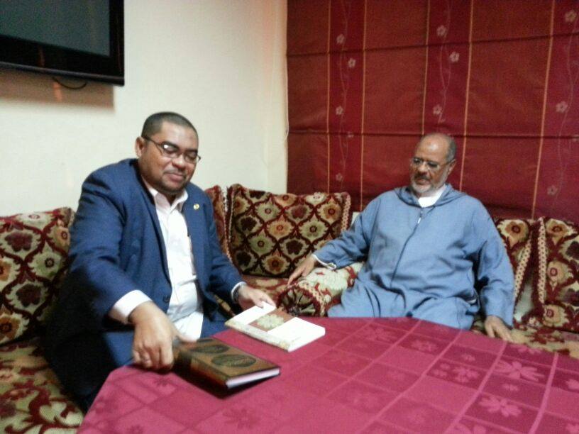 Penulis bersama Syaikh Dr Ahmad Raysuni. – Gambar ihsan Mujahid Yusof Rawa, 14 Jun, 2014.