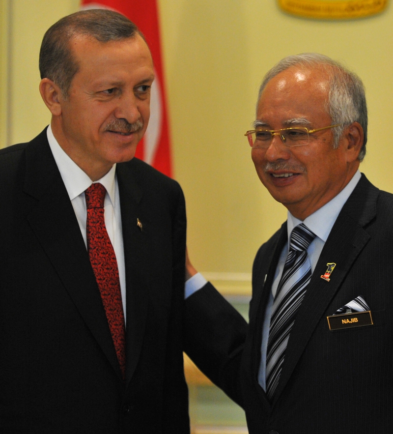 Prime Minister Datuk Seri Najib Razak (right) mirrors strongman leaders in trouble by protecting his own power, observes the Sydney Morning Herald, comparing him to the crackdown in Turkey against critics of President Recep Tayyip Erdogan. – AFP file pic, March 8, 2016. 