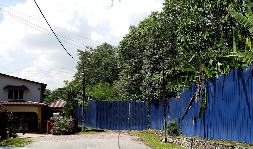 Bungalow residents object to a proposal to build two blocks of 23 storey condominiums in Bukit Damansara on the grounds that the land is designated for lowrise development. – The Malaysian Insider pic by Raymund Wong, February 3, 2016.