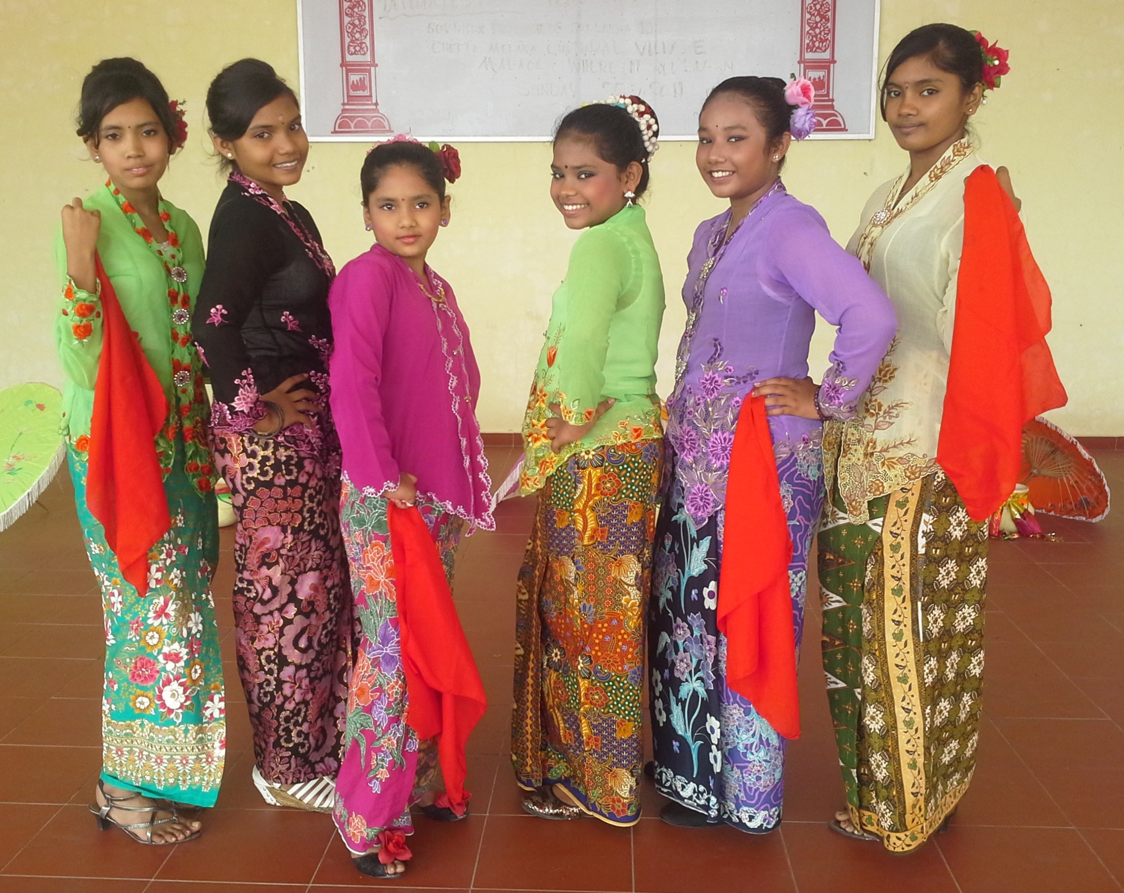 Pakaian tradisional golongan Chetti bagi wanita. 