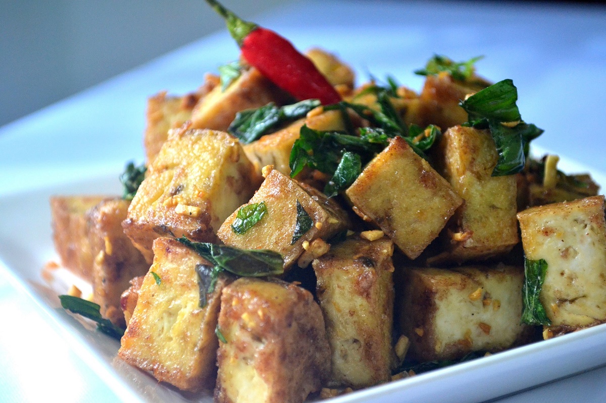 Add in the wonderful aroma of fried garlic and five spice powder, this delightful and healthy tofu dish packs a punch, with nary a dent on the wallet.