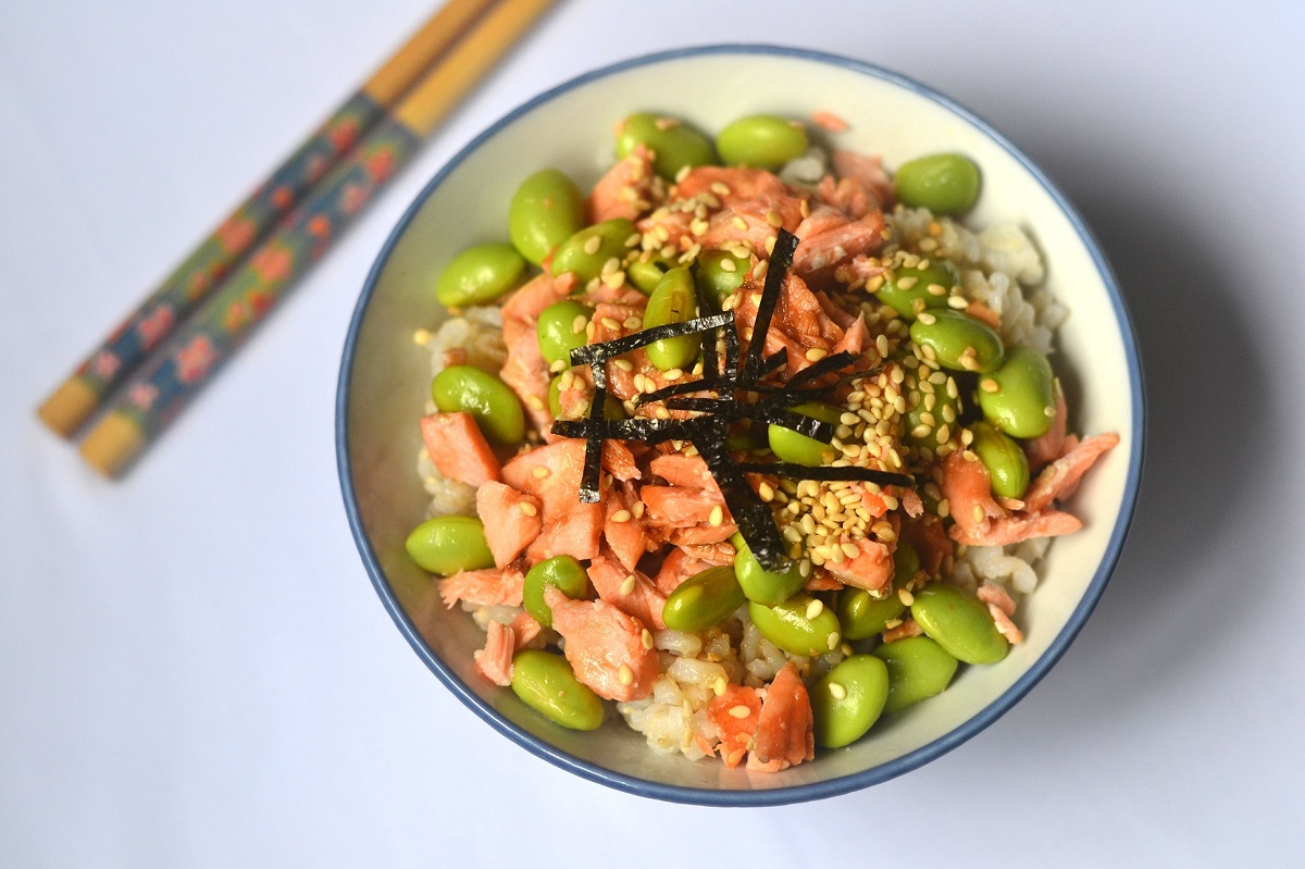 Healthy, hearty and absolutely delicious! This salmon edamame fried rice with home-made teriyaki sauce is a real keeper!