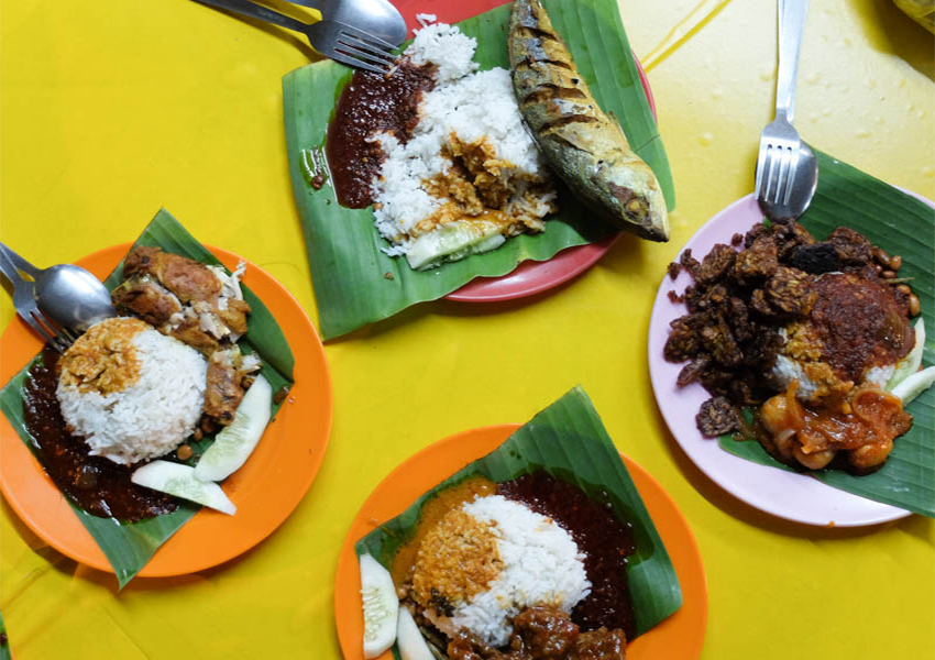 Sarapan, makan siang, teh, makan malam atau makan malam, nasi lemak tidak pernah gagal untuk dinikmati.  – Foto Orang Dalam Malaysia, 22 Februari 2016.