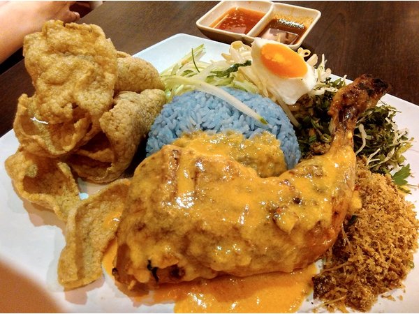 Despite appearances, the nasi kerabu will have you feeling far from blue. – HungryGoWhere pic, March 3, 2016.