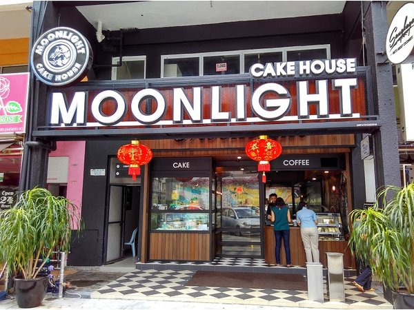 Moonlight cake house
